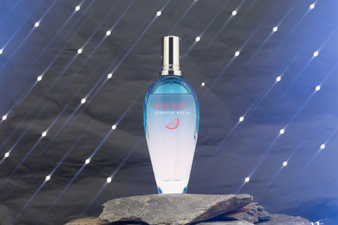 escada_04_bottle_text